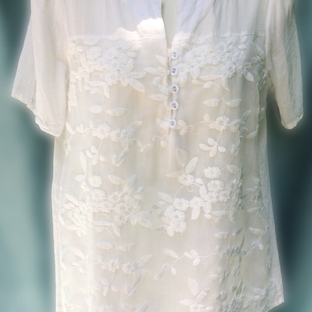 Gracila White embroidered Blouse Size Med